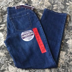 Gloria Vanderbilt AMANDA Slimming Jean 8 Short